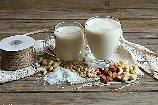 兩個(gè),玻璃杯,素食,牛奶,堅(jiān)果,大豆,燕麥