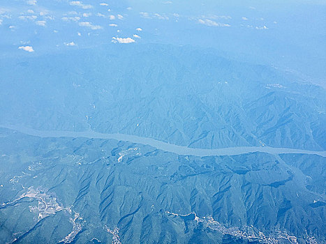 空中俯视富春江