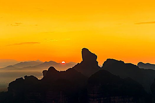 高山日出自然风光