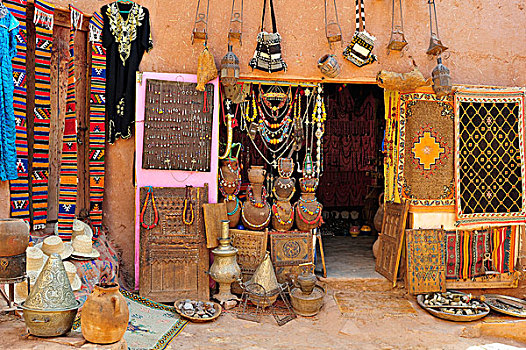 地毯,饰品,罐,窗户,商品,正面,店,商家,艾本哈杜古城,摩洛哥南部,摩洛哥,非洲