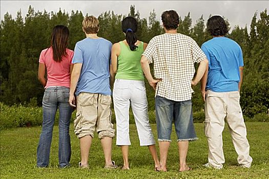 后视图,五个人,站立,并排