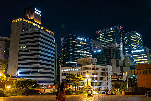 韩国首尔明洞的cbd商务写字楼夜景风光