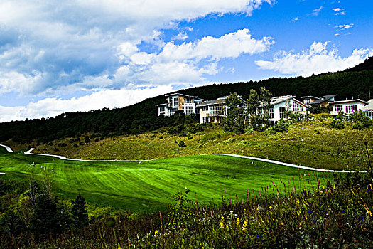 玉龙雪山高尔夫球场风景