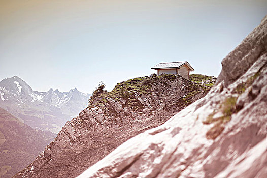 高,山间小屋