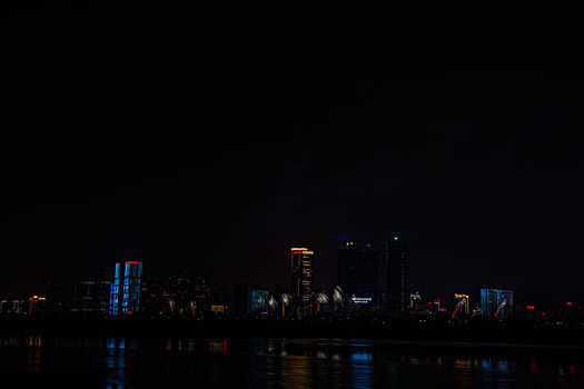 烟花,建筑群,河流,夜景,水,灯,节日