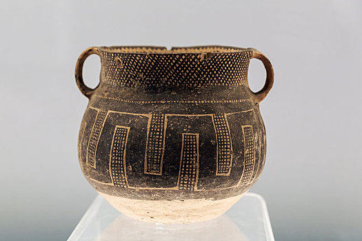 上海博物馆藏马家窑文化彩陶曲折纹罐