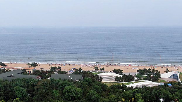 山东省日照市,海水浴场开启下饺子模式,海滨旅游迎来旺季