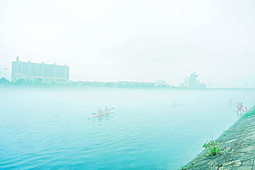 皮划艇,艇,双人桨,雾,划,水,江水,河,建筑群,高楼