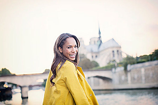 女人,微笑,塞纳河,靠近,圣母大教堂,巴黎,法国