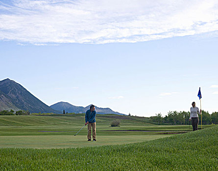 伴侣,玩,高尔夫,景色,湖,高尔夫球场,落基山脉,加拿大,艾伯塔省,瓦特顿湖国家公园