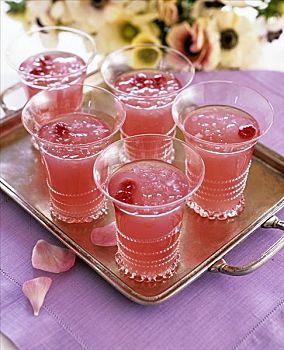 粉色,饮料,树莓,冰块,玫瑰花瓣
