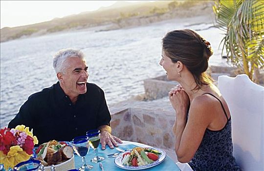 墨西哥,卡波圣卢卡斯,伴侣,享受,食物,一起,桌子,远眺,海洋