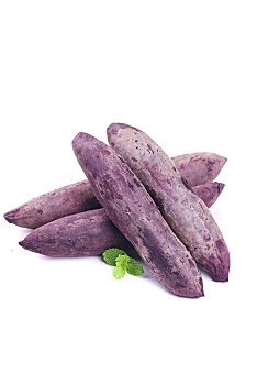 白底上一堆蒸熟的紫番薯