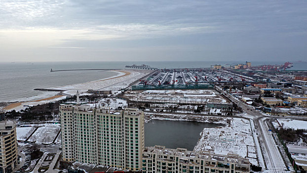 山东省日照市,雪后的海边风景如画