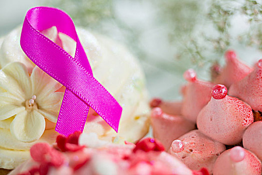特写,粉色,乳腺癌,意识,带,杯形蛋糕,花,上方,桌子