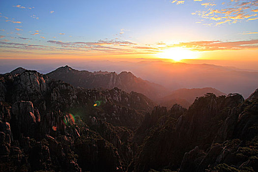 山峦,山顶,远景