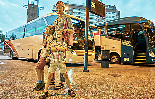 母亲,儿子,公交车站,蒙得维的亚,乌拉圭,南美