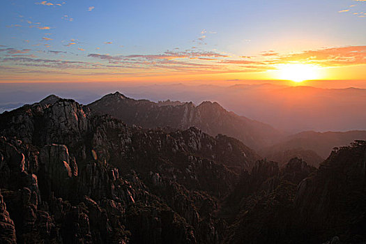 山峦,山顶,远景