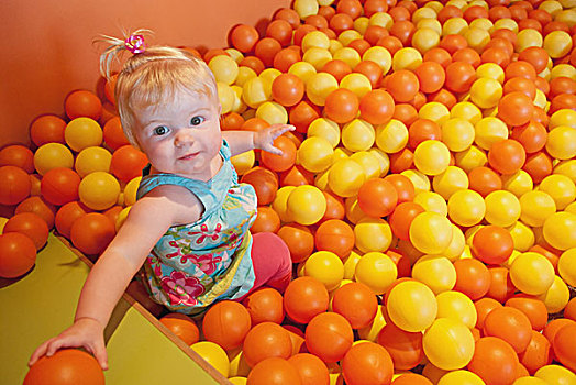 女婴,凹,满,橙色,黄色,球,艾伯塔省,加拿大
