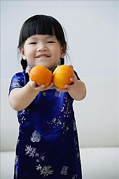 小,女孩,室外,两个,橘子