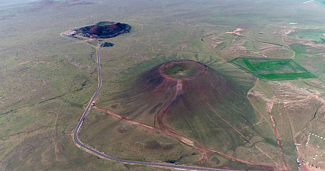 内蒙古,探秘火山遗迹,考证岩浆喷发的地质岁月