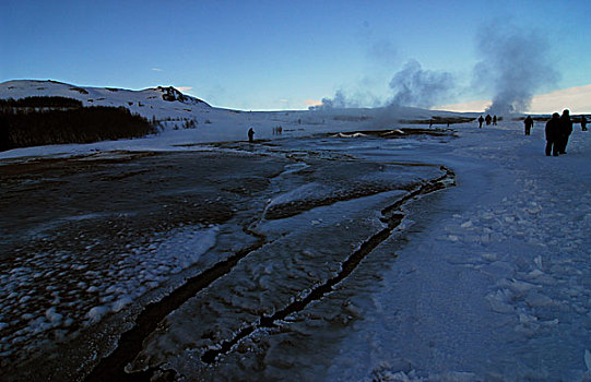 iceland,geysir,steam,coming,out,from,the,geyser,in,snow,environment