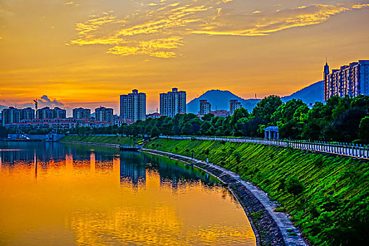 建筑群,高楼,河,灯,夜景,倒影,蓝天,白云