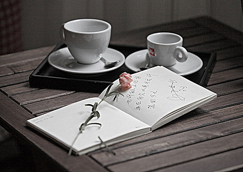 咖啡杯,花,留言