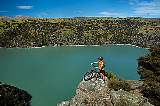 山地车手,高处,湖,峡谷,自行车,走,中心,奥塔哥,南岛,新西兰