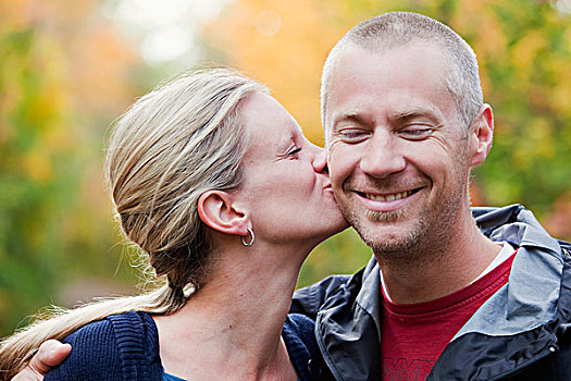 妻子,吻,丈夫,脸颊,公园,艾伯塔省,加拿大