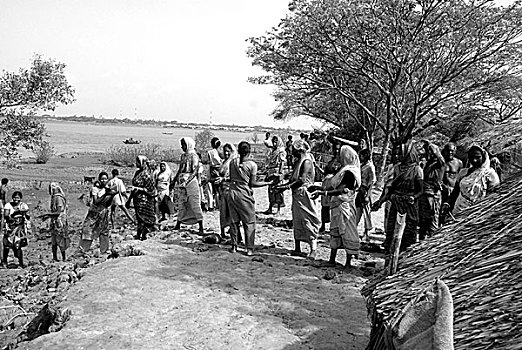 女人,气旋,乡村,挖,水塘,上方,沿岸,区域,孟加拉,五月,2009年,恶劣,损坏,作物,家,人