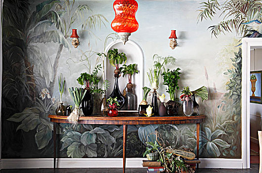 什锦蔬菜,玻璃花瓶,桌子,正面,墙壁彩绘