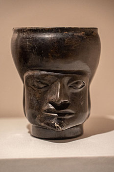 秘鲁佩德罗德奥斯马博物馆迪亚瓦纳科文化黑陶肖像容器