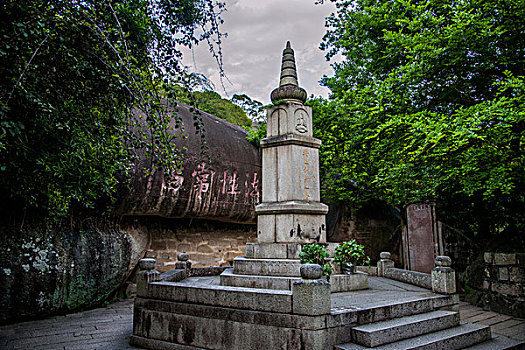 福建厦门南普陀寺院高僧佛塔