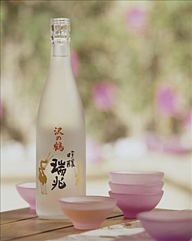 瓶子,日本米酒,碗