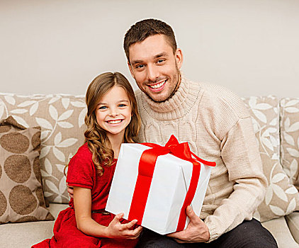 圣诞节,圣诞,冬天,高兴,人,概念,微笑,父亲,女儿,拿着,礼盒