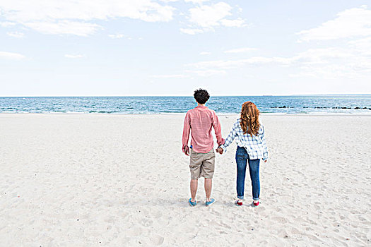 后视图,情侣,握手,海滩