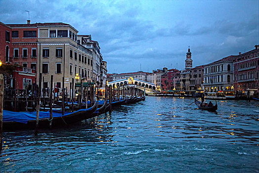 夜光,小船,大运河,靠近,雷雅托桥,威尼斯,意大利