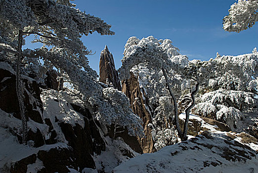 黄山西海雪后群峰