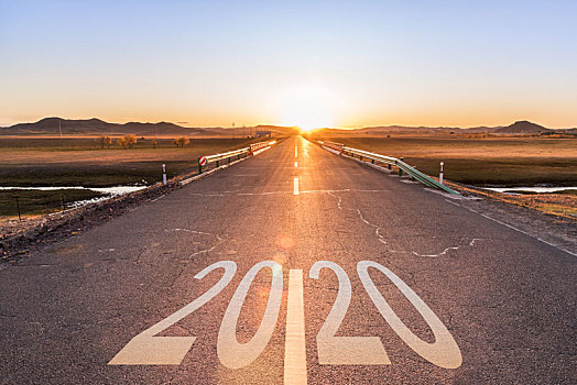 2020新年开始夕阳下的内蒙古乌兰布统草原公路背景