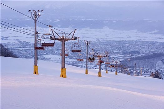 滑雪缆车,黄昏,福良野,北海道,日本