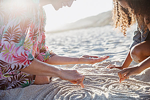 母女,绘画,螺旋,沙子,晴朗,夏天,海滩