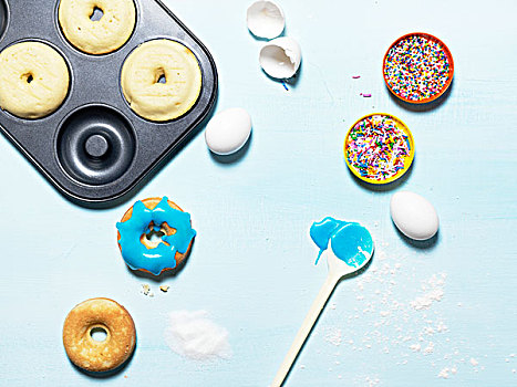 甜甜圈,新鲜,烘制,糖衣,勺子,棚拍,蓝色背景,背景