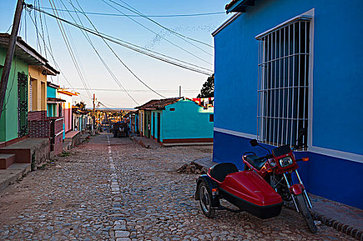摩托车,停放,彩色,建筑,鹅卵石,街道,特立尼达,古巴,西印度群岛,加勒比