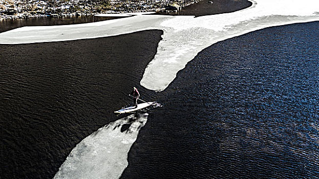航拍,冲浪板,站立,冰块,浮冰,小湾,罗浮敦群岛,挪威