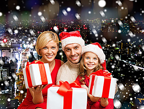 圣诞节,休假,家庭,人,概念,高兴,母亲,父亲,小女孩,圣诞老人,帽子,礼盒,上方,雪,夜晚,城市,背景