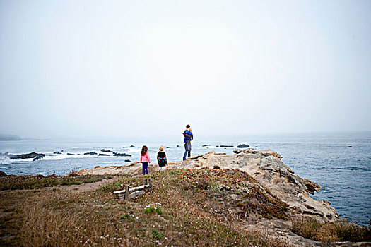 家庭,看风景,海岸