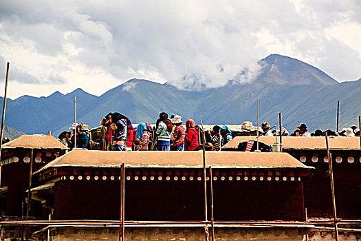 哲蚌寺藏民起舞造屋,西藏