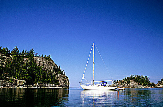 帆船,停泊,苏必利尔湖省立公园,安大略省,加拿大