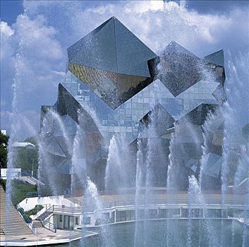 现代建筑,玻璃墙,未来影视城,喷泉,海洋,绿洲,法国,欧洲